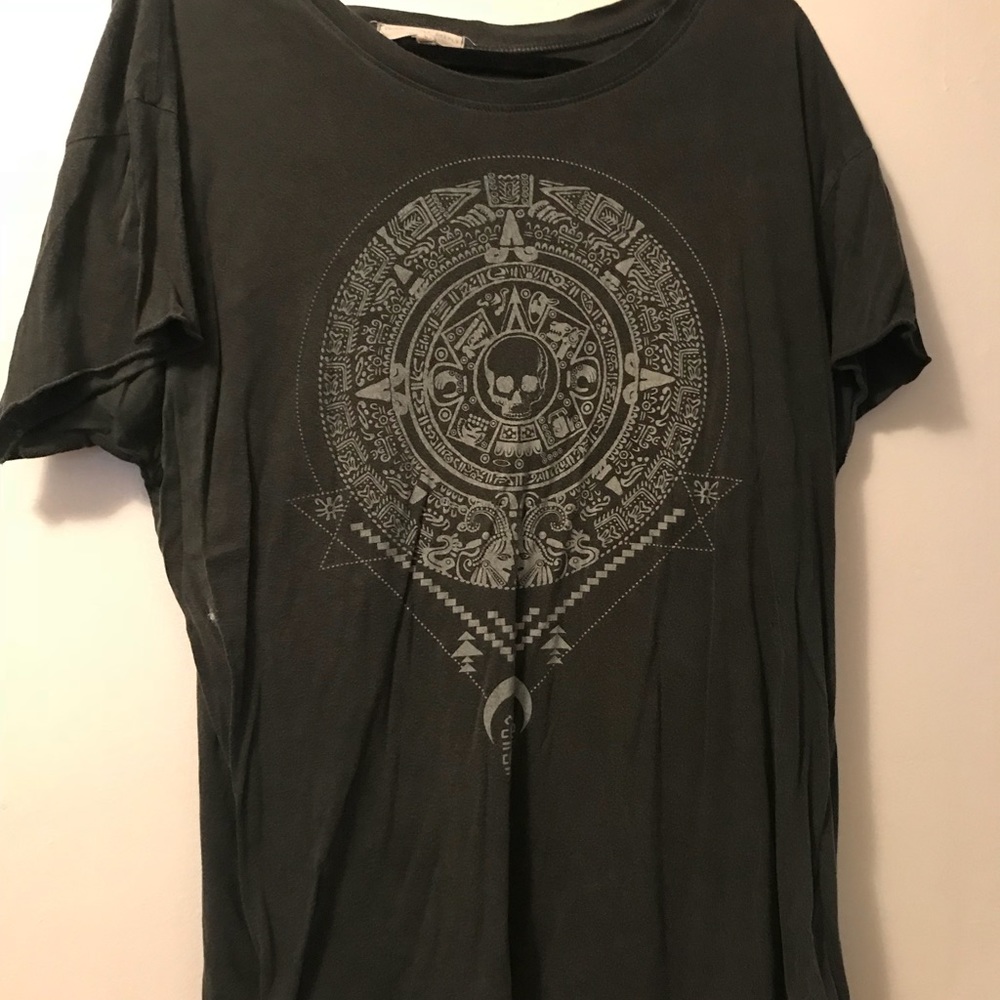 dark gray graphic tee